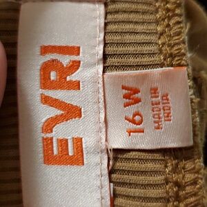 EVRI Capris size 16W